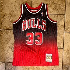 Scottie Pippen Chicago Bulls Jersey. Mitchell & Ness Hardwood Classics.